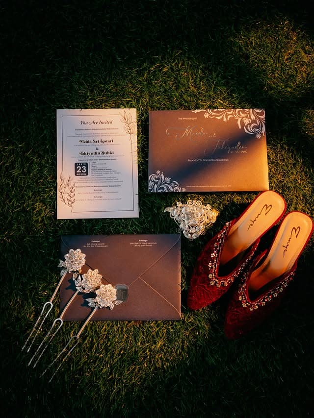 Mocha & Champagne wedding moodboard